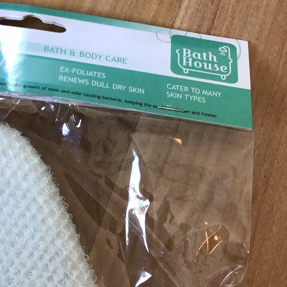 Bundle of Ex-Foliating Bath Gloves and Soap - Picture 10 of 10